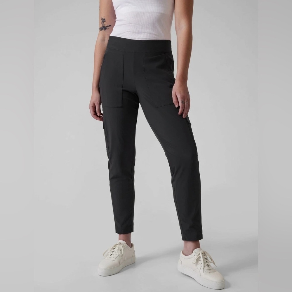 Athleta Chelsea Cargo Pants In Dark Onyx Gray Size 4
